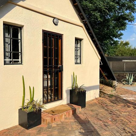 Cosy City Cottage Gaborone Esterno foto