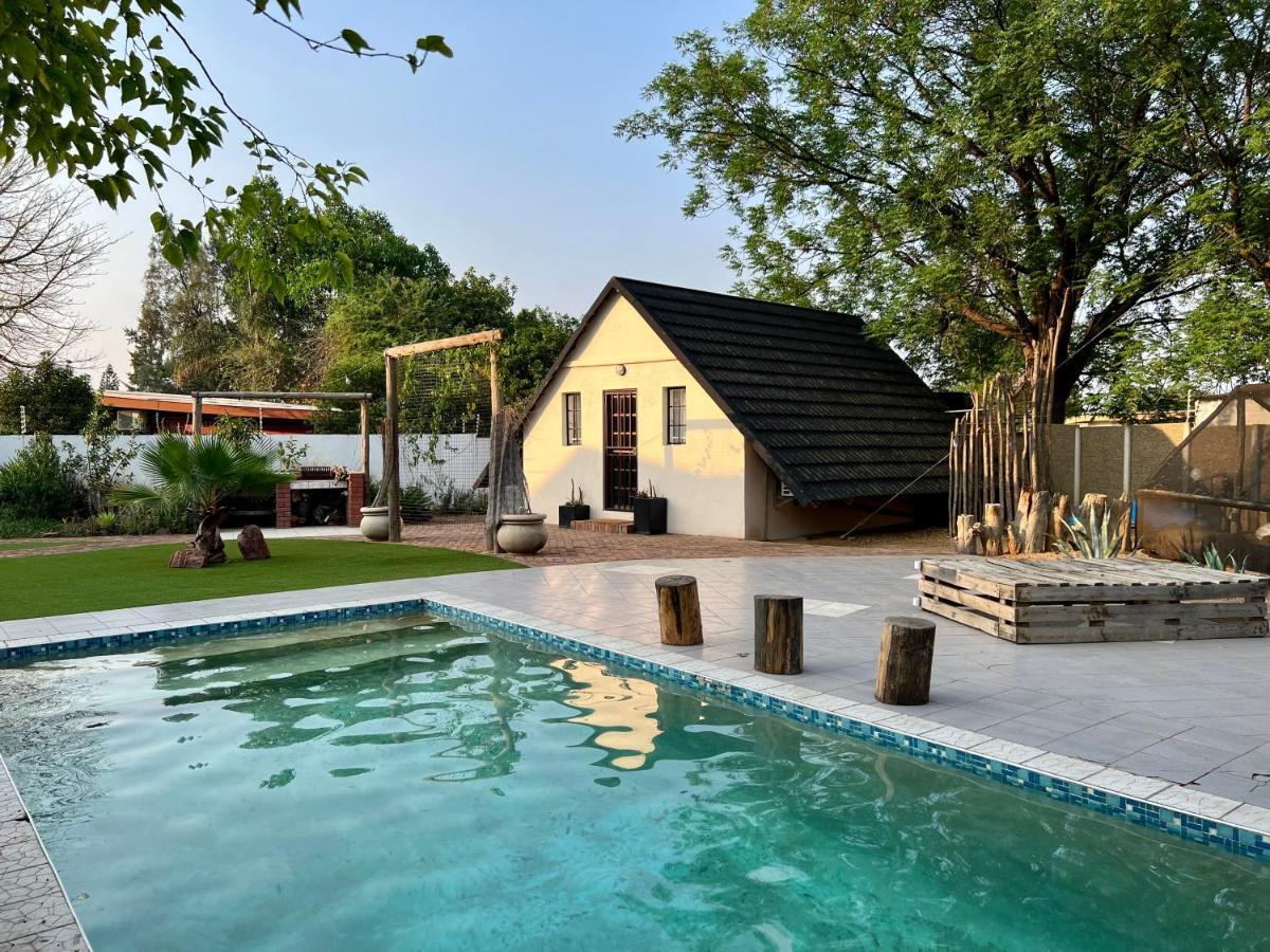 Cosy City Cottage Gaborone Esterno foto