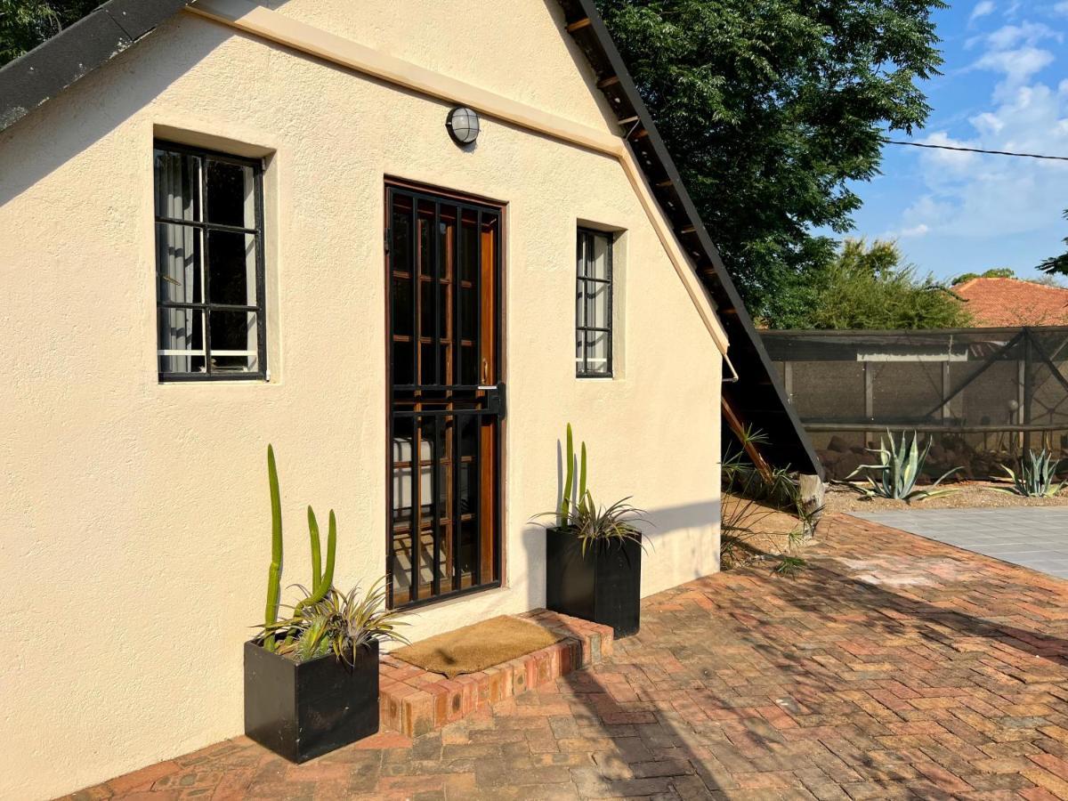 Cosy City Cottage Gaborone Esterno foto