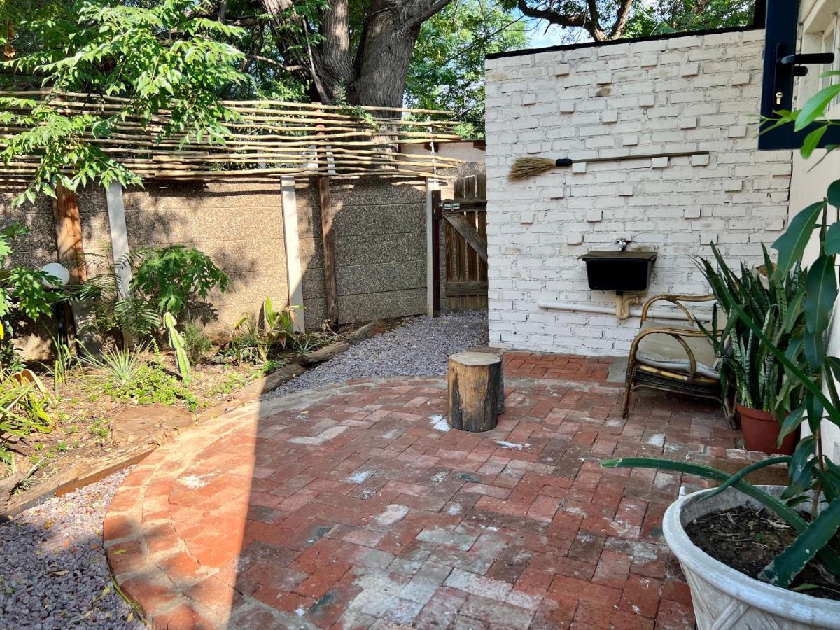 Cosy City Cottage Gaborone Esterno foto