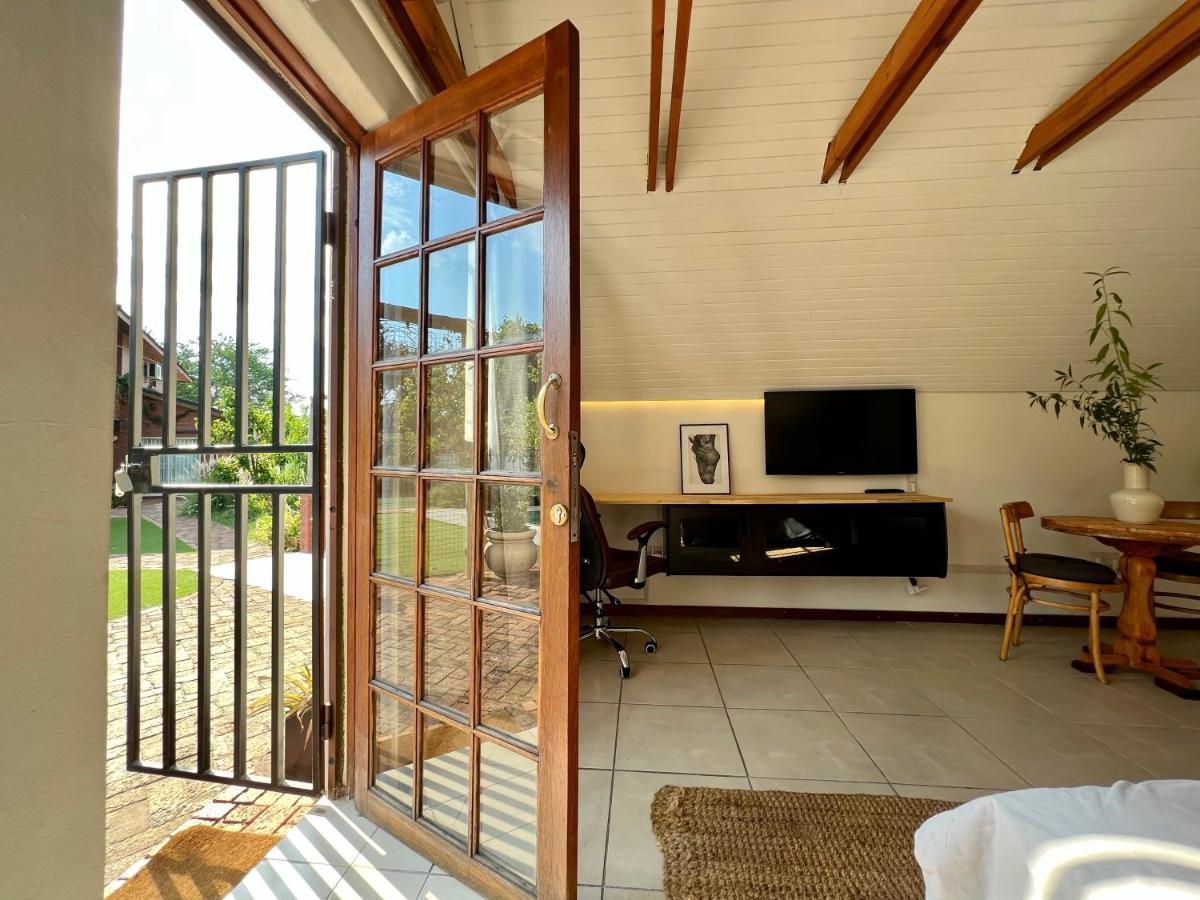 Cosy City Cottage Gaborone Esterno foto
